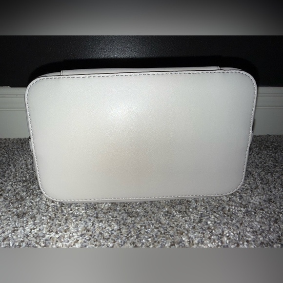 Michael Kors gray drawstring bucket bag with shoulder strap - Picture 6 of 12